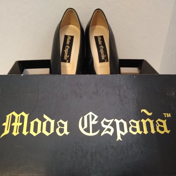 Moda Espana Black colored leather pumps size 9m - Picture 2 of 8